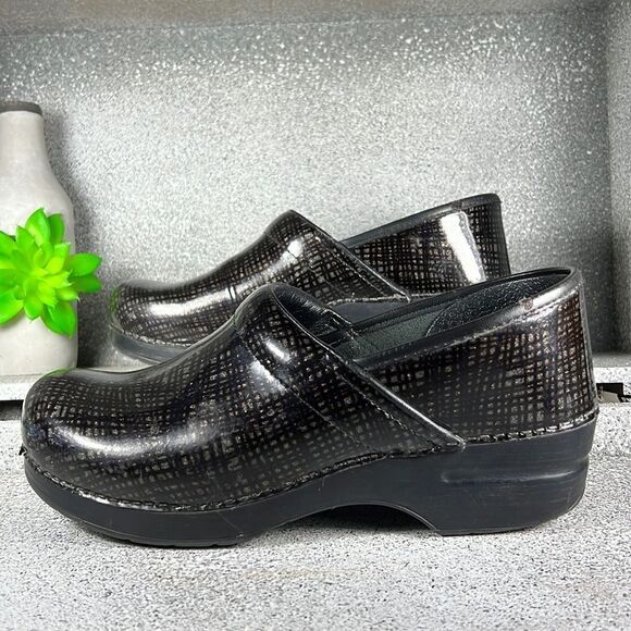 Dansko Patent Leather Professional Clogs Mules Shoes EU 40 Size 9.5 10 - Picture 1 of 9